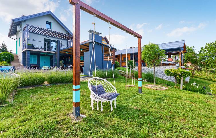 Ferienhaus für 5 Personen, mit Garten und Pool sowie Terrasse und Ausblick - 1