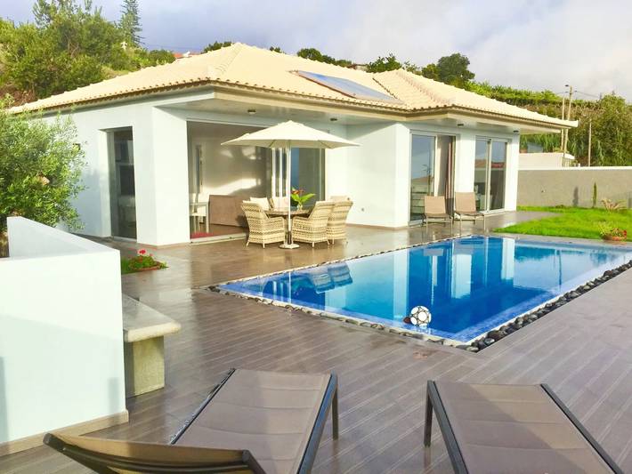 Villa pour 3 personnes, avec piscine et jardin - 1