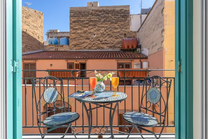 Entire apartment, Apartment 'Casa Frida' with Balcony, Wi-Fi and Air Conditioning in Porticello, Santa Flavia