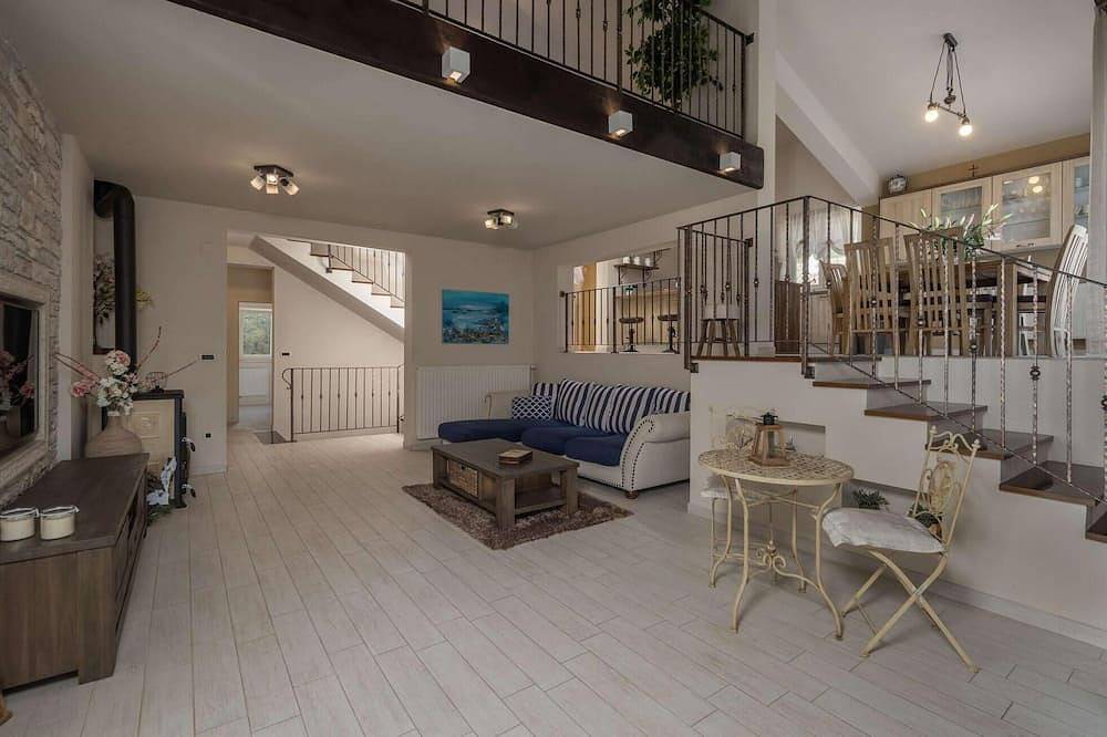 4 bedroom awesome home in Rab in Gradsko Kupaliste (Rab town), Palit