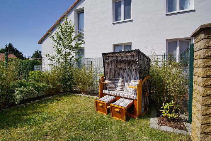 Ferienwohnung für 3 Personen, mit Terrasse und Garten in Wiek