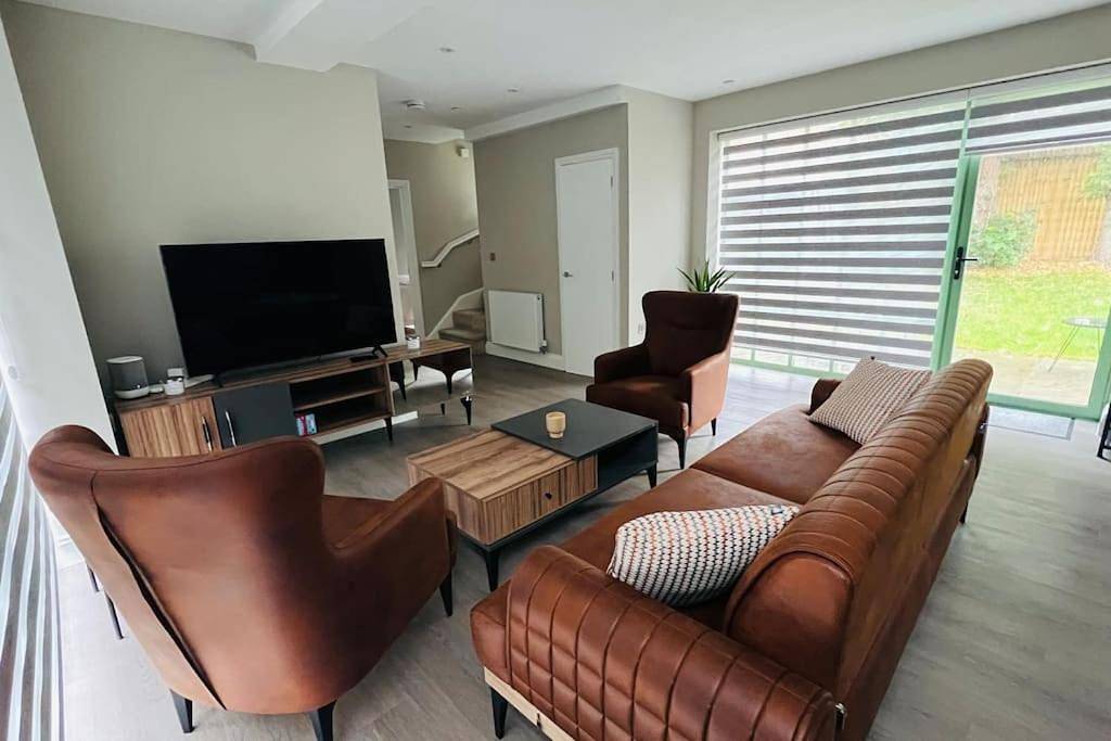 Three-Bedroom Villa in London, Südostengland