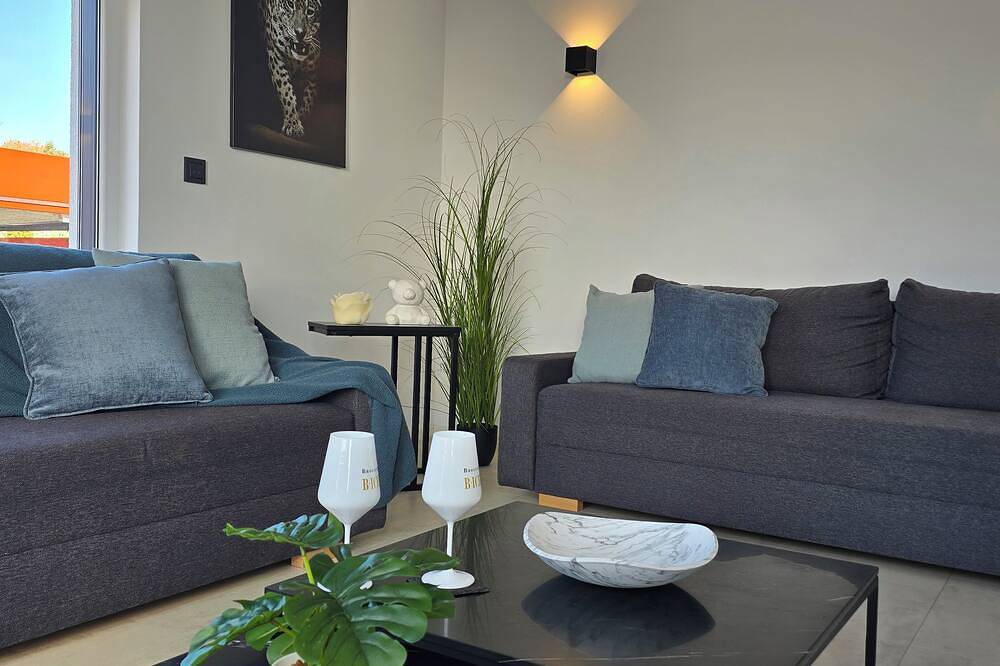 Ganze Wohnung, Moderne Wohnung mit Balkon nahe Airport in Rhein-Sieg-Kreis