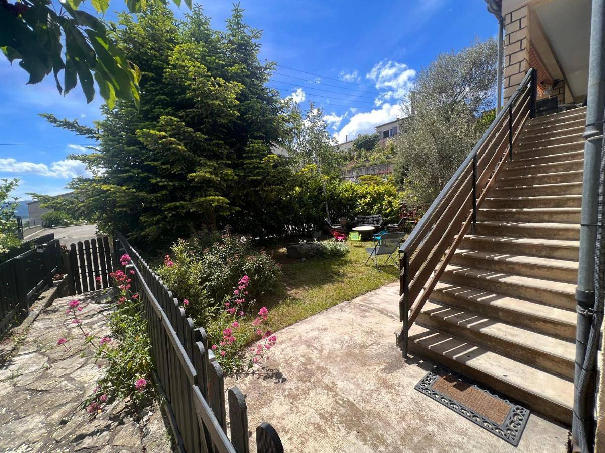 Appartement entier, Appartement calme avec jardin dans maison in Le Poët, Région de Gap