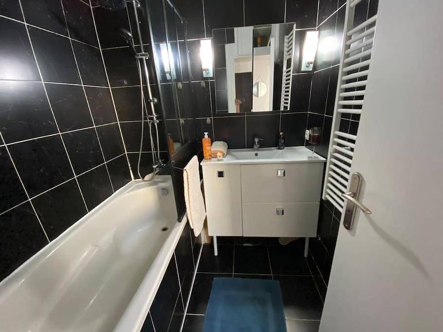 Appartement entier, Two-Bedroom Apartment in Chantilly, Oise
