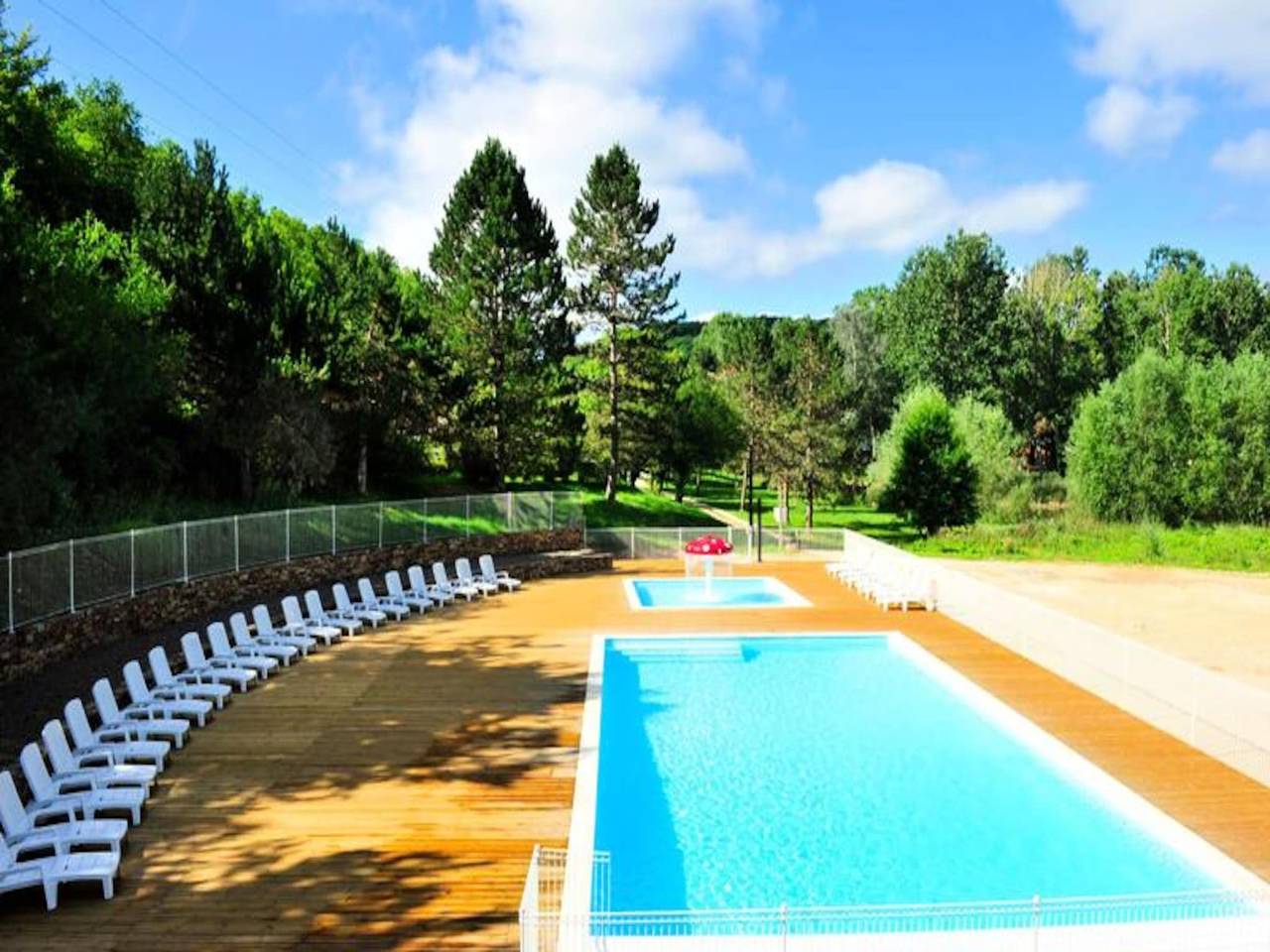 Appartement entier, Cottage à Coly avec accès privé au lac in La Cassagne, Périgord Noir