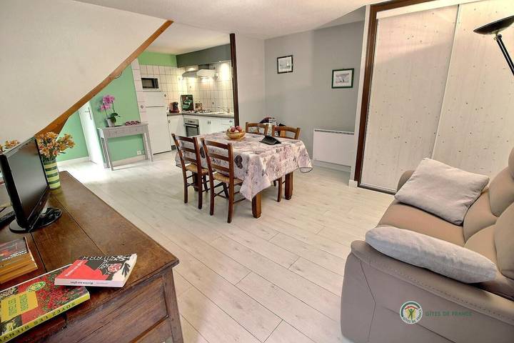 Gîte pour 3 personnes, avec Terrasse ainsi que Jardin et Vue à Hénanbihen - 2