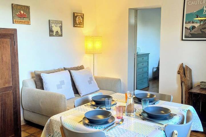 Appartement entier, Gîte d'Aspe, appartement chaleureux au coeur du quartier de Sainte Croix in Oloron-Sainte-Marie, Béarn