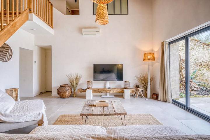 Location de vacances pour 8 personnes, avec vue sur le lac ainsi que jardin et piscine à Sainte-Radegonde - 2