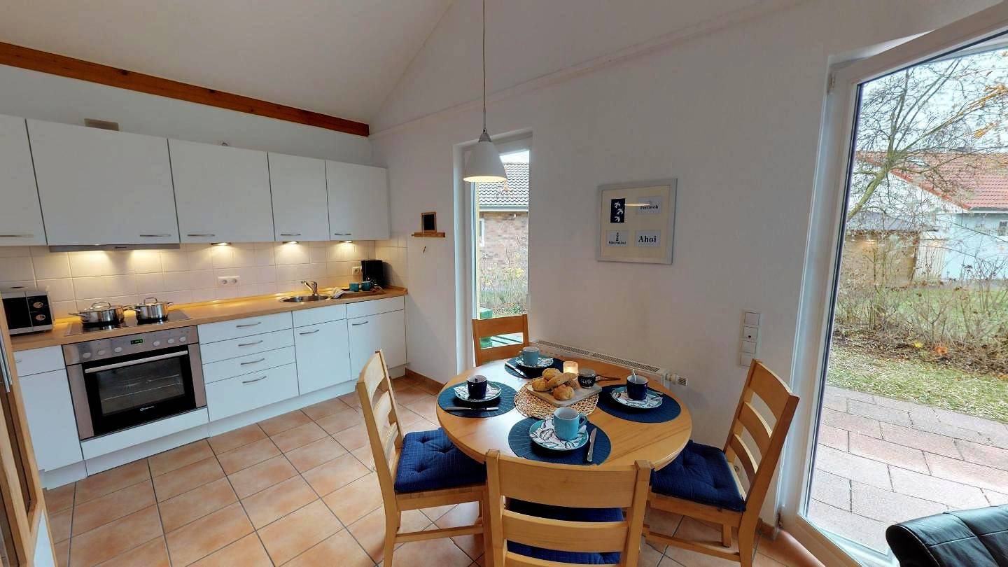 Schönes Ferienhaus für 2 Erwachsene und 4 Kinder mit Kamin & Garten in Strandnähe in Südstrand Pelzerhaken, Ostholstein