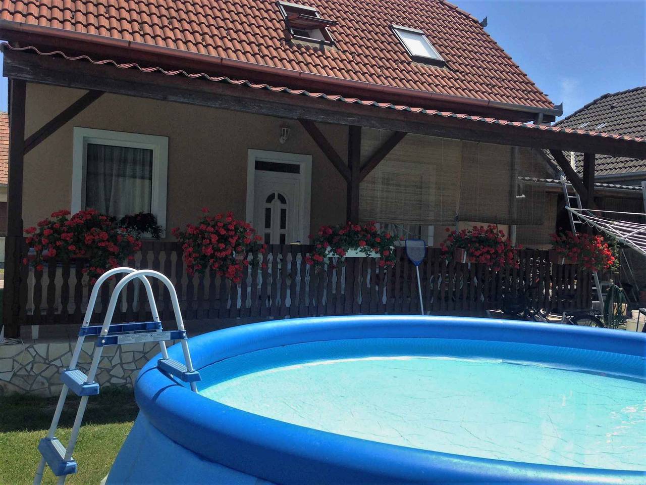 Ferienhaus mit Pool, Klimaanlage und Wlan  in Balatonmariafürdö, Plattensee Südufer
