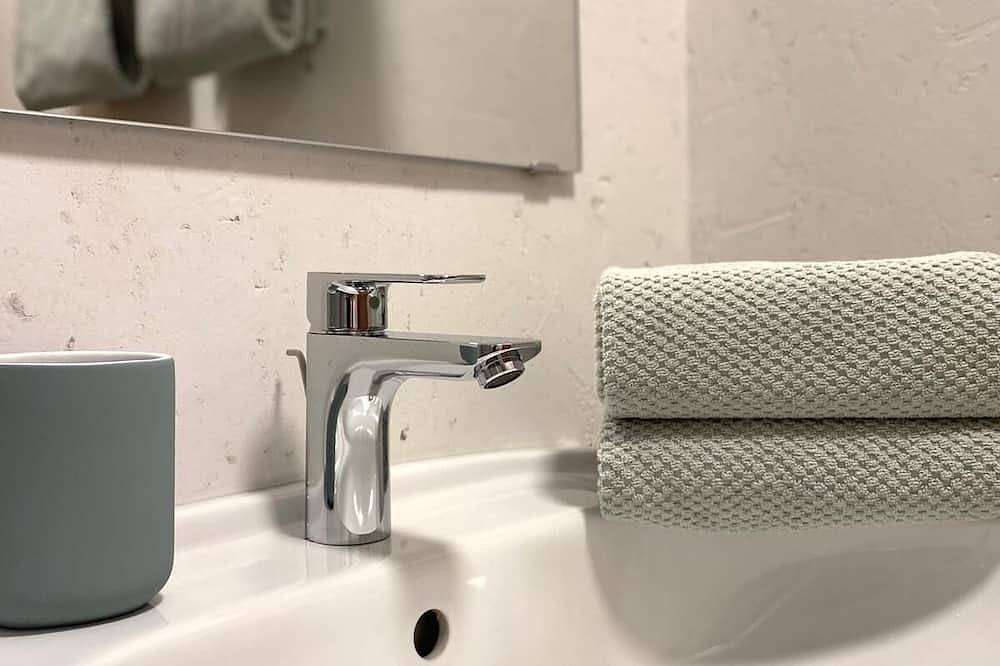 Ganze Wohnung, Landhaus Linden Appartement Johanna, Fewo in bester Lage in Uderns in Tuxer Alpen, Uderns