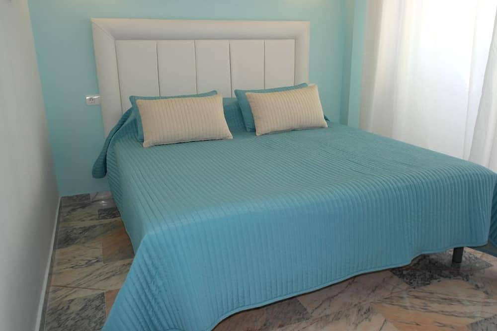 Beachfront. Fantastic Views and beautiful pool/gardeens, 3 Bedrooms, 2 Bathrooms in Los Boliches, Fuengirola