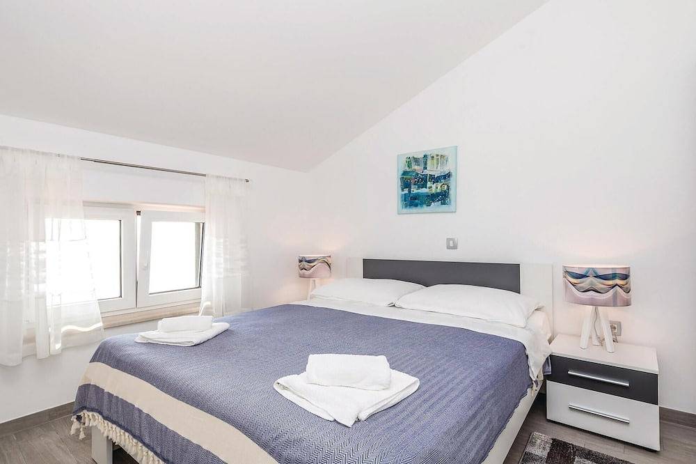 Geheel appartement, Geweldig appartement met 2 slaapkamers. in Lovran, Opatija Riviera