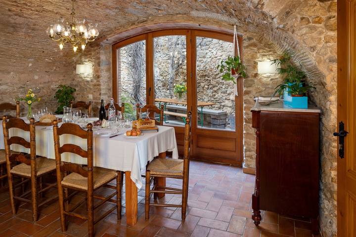 Ferme "Can Nentia" avec vue sur les montagnes, piscine et Wi-Fi. in Fonteta, Forallac