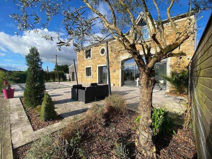 Location de vacances pour 8 personnes, avec piscine et terrasse dans Les Rairies