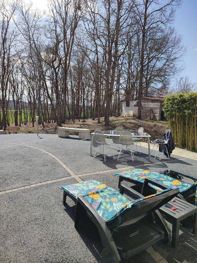 Location de vacances pour 6 personnes, avec terrasse ainsi que piscine et jacuzzi à Puybegon - 3