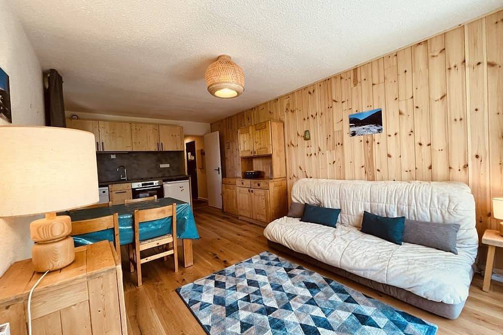 Entire apartment, 3-room apartment for 6 people in Plan Peisey, direct slopes access in Vanoise National Park