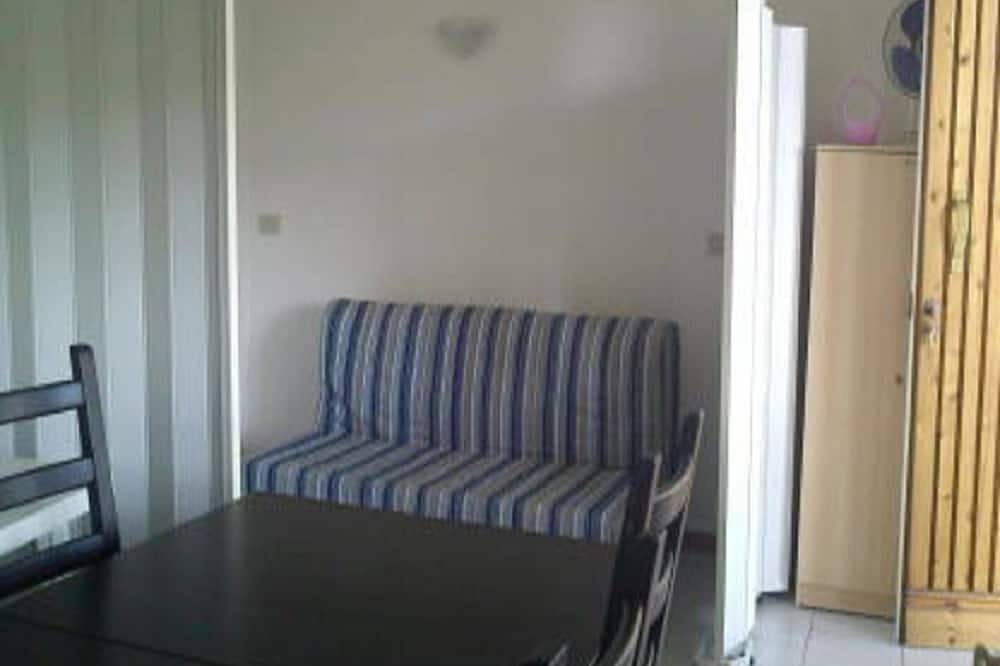 Entire apartment, Two-room ground floor apartment with private fenced garden. in Marina di Bibbona, Bibbona