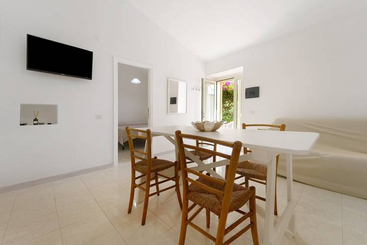 Casa Vacanze 'Istella - B' con Terrazza Privata in Sant'Anna Arresi, Sulcis Iglesiente