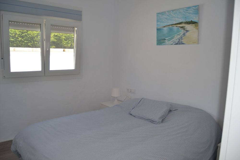 Villa in Los Caños de Meca of 600m2 plot next to the field and the beach. in Los Caños de Meca, Barbate
