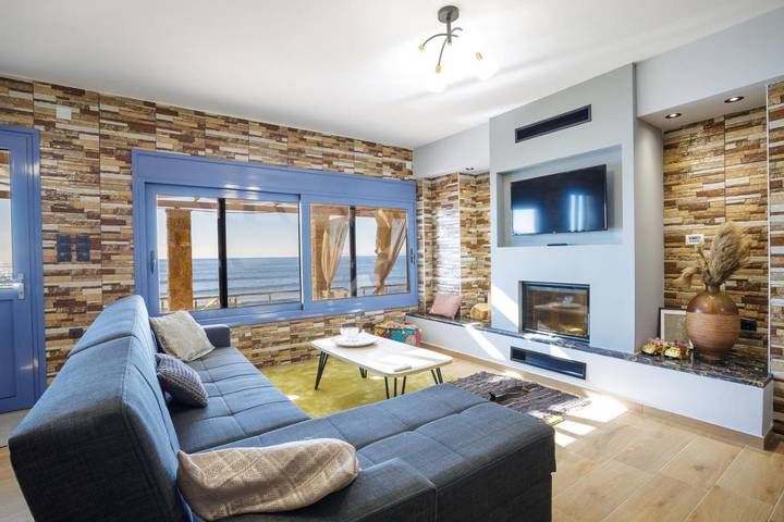 Ferienwohnung für 7 Personen, mit Terrasse und Ausblick in Agios Ilias