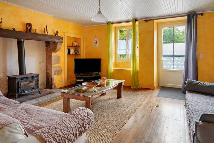 Holiday Home 'La Tremoulie' with Private Pool, Private Terrace and Wi-Fi in Champniers-et-Reilhac, Périgord-Limousin Regional Nature Park