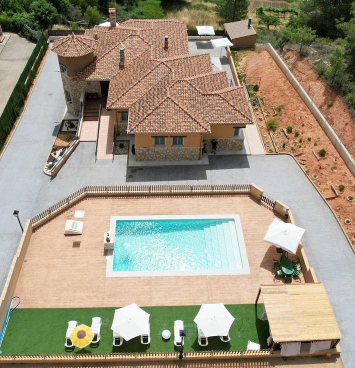 Casa rural para 14 personas, con jardín además de vistas y piscina en Villalba de la Sierra - 3