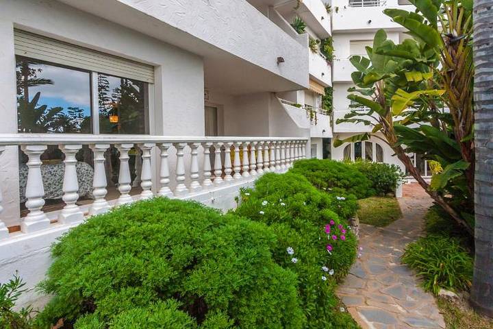 Ganze Wohnung, Beach Access Apt in Playa Real | Pool & Terrace - Pass the Keys in Marbella Ost, Marbella
