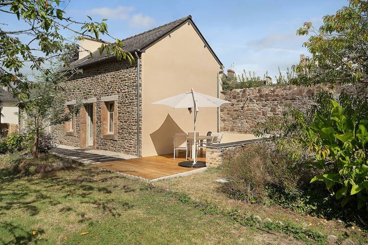 Holiday Home “La Maison De Deminiac” with Private Terrace, Shared Garden & Wi-Fi in Dol-de-Bretagne, Saint-Malo region