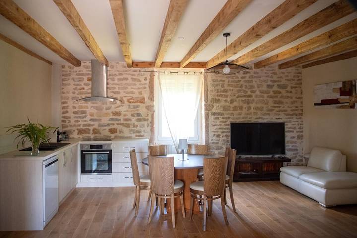 Gîte pour 5 personnes, avec jardin ainsi que terrasse et piscine, animaux acceptés à Tournus - 2