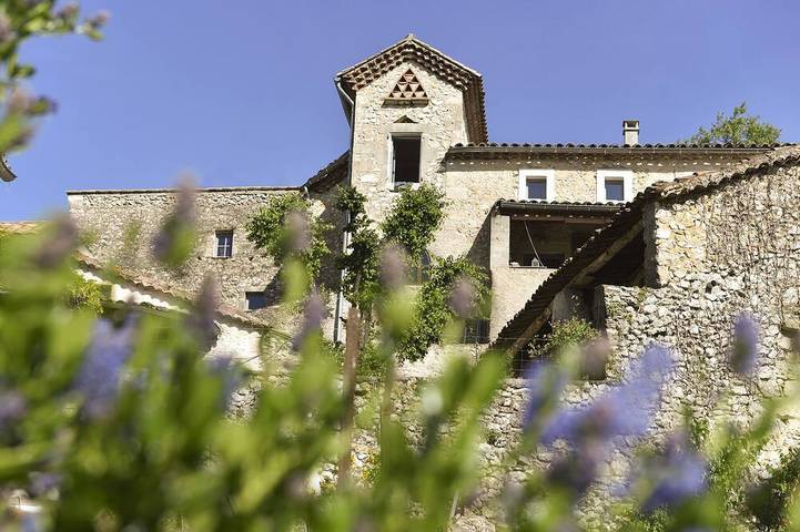 Vacances dans le Sud de l'Ardèche dans une belle vieille maison en pierres in Barjac, Région d'Alès