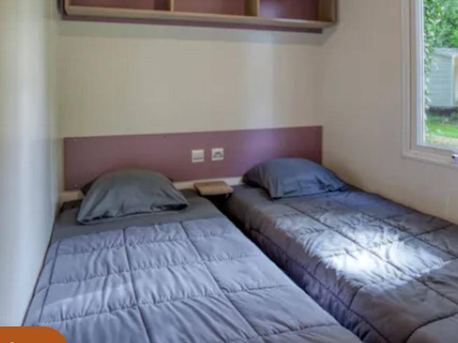 Flower Camping Les Berges de la Dordogne - Mobilheim 6 personen - Mobilheim Komfort 32m² Malaga - 3 Schlafzimmer + Überdachte Terrasse, Klimaanlage, Tv, Geschirrspülmaschine 6 pers. in Trémolat, Périgord Pourpre