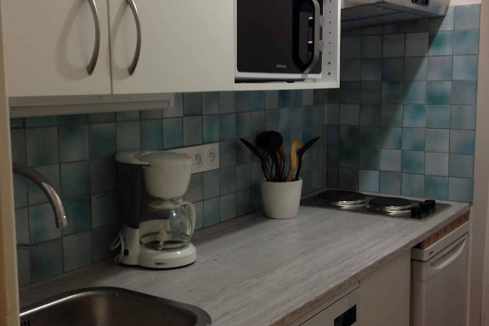 Entire apartment, Provence Typical house with studio in the center of the village of Callas in Callas, Draguignan region