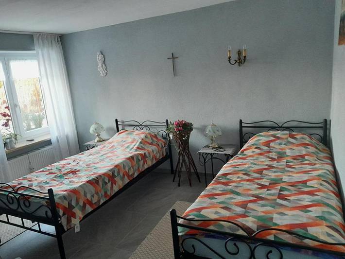 Ferienwohnung für 2 Personen, mit Terrasse und Ausblick sowie Garten in Durach