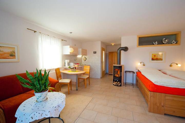Ferienwohnung für 2 Personen, mit Balkon und Terrasse sowie Garten und Sauna