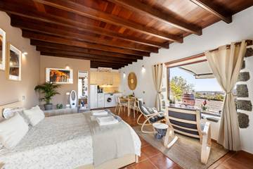 Villa for 2 Guests in Haría, Canaries, Picture 3