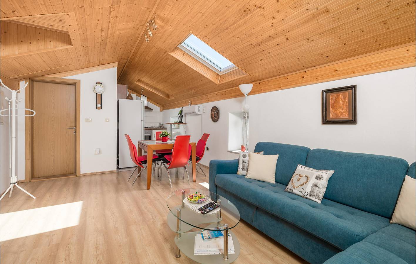 Reizende 175 m² große Ferienwohnung mit Pool in der Nähe des Strandes von Brsec – WLAN & Parkplatz in Moscenicka Draga, Primorje-Gorski Kotar