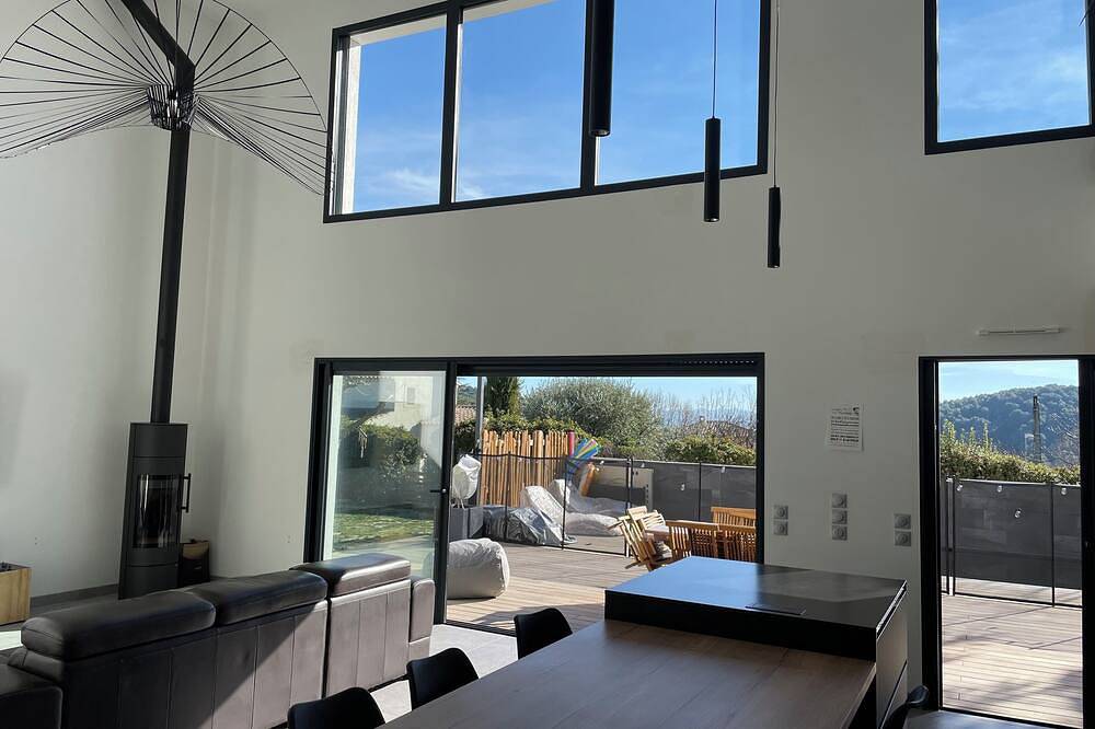 Recent family home near Aix en Provence and Marseille in Éguilles, Aix-en-Provence region