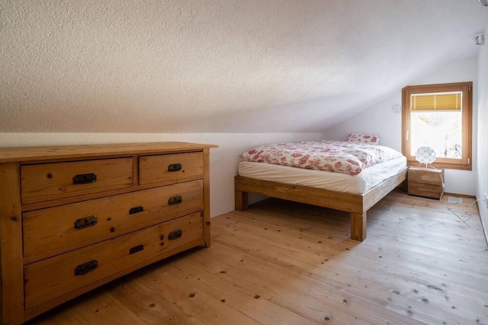 Ganze Wohnung, Chesa Sulegl - Öv inklusive in S-chanf, Sankt Moritz