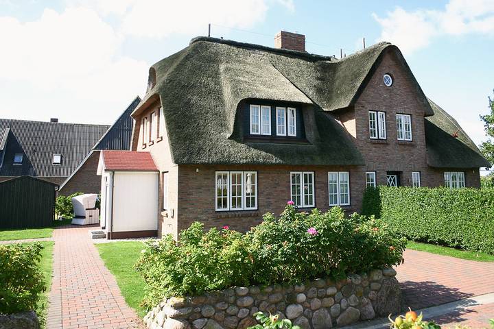 Ferienhaus für 6 Personen, mit Terrasse und Garten sowie Sauna in Alkersum