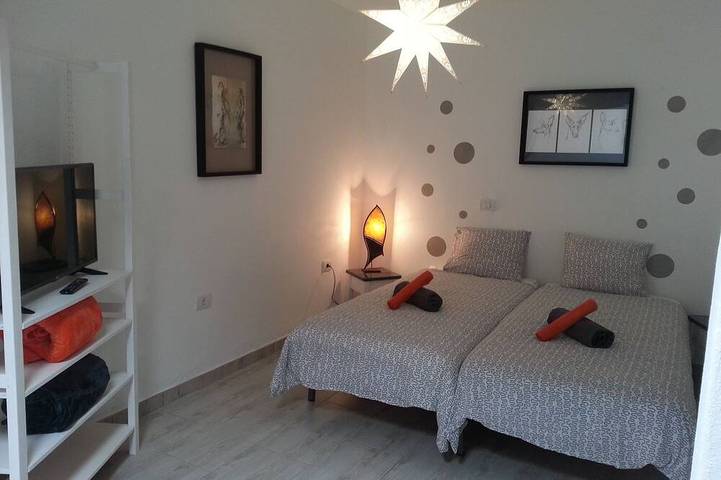 Gîte pour 2 personnes, avec terrasse, animaux acceptés à La Santa - 3