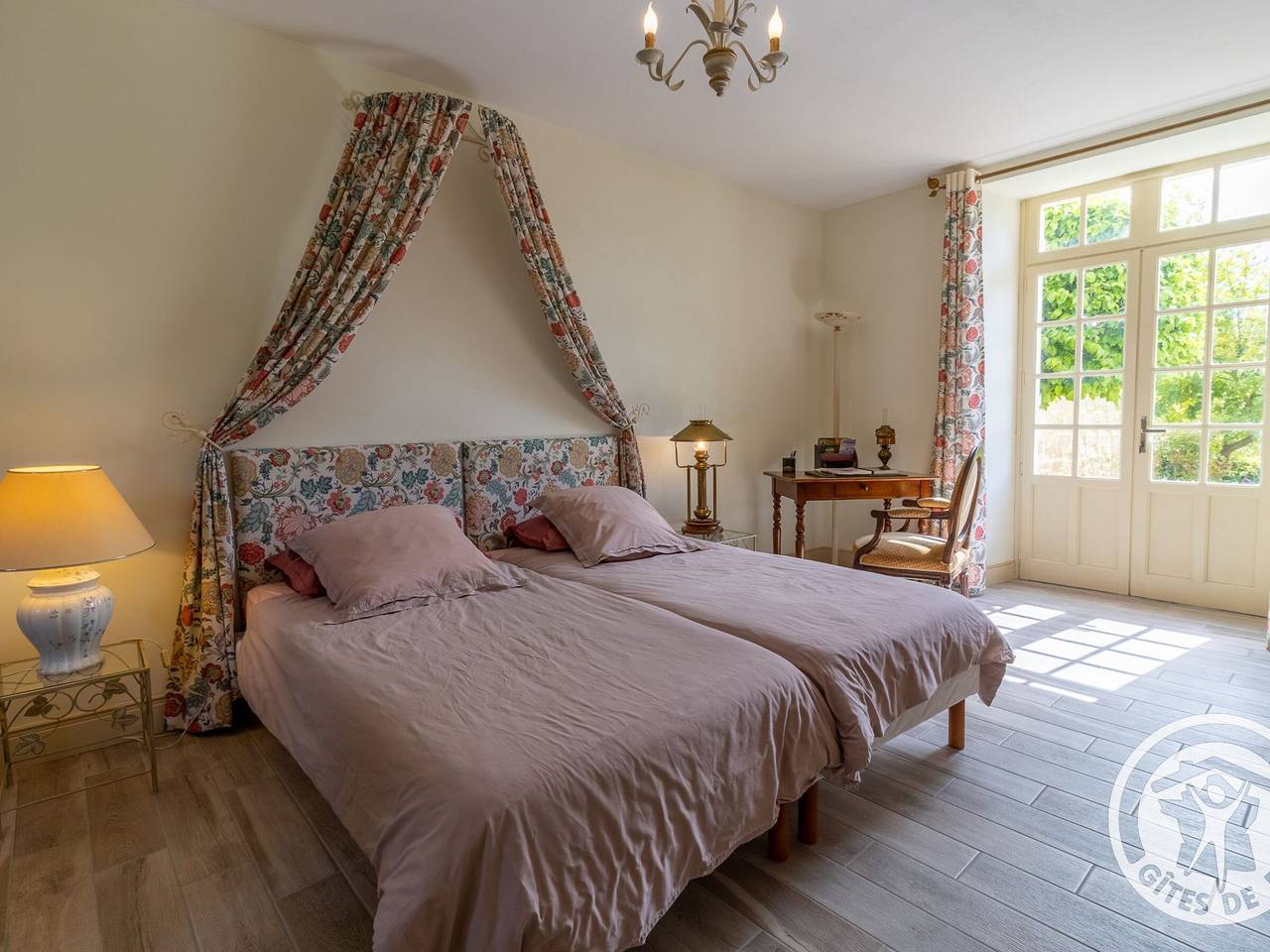 Charmantes Gästezimmer mit Pool, Gartenblick und Frühstück in der Weinregion von Doué-en-Anjou in Saint-Georges-sur-Layon, Loire-Tal