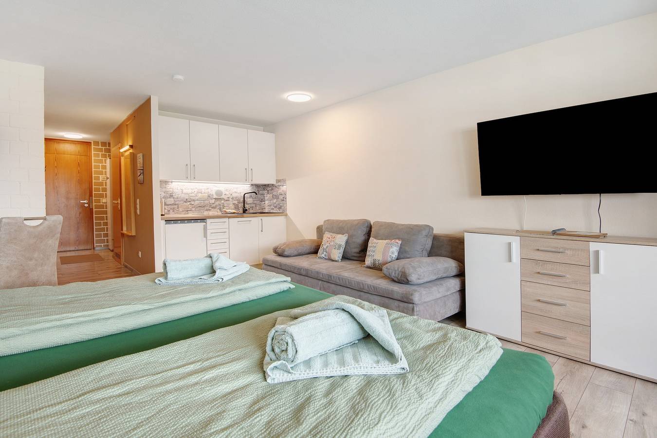 Ganzes Studio, Einzimmerapartment 'Waldgenuss' mit Gemeinschaftspool, Balkon und Wi-Fi in Sankt Englmar, Ostbayern