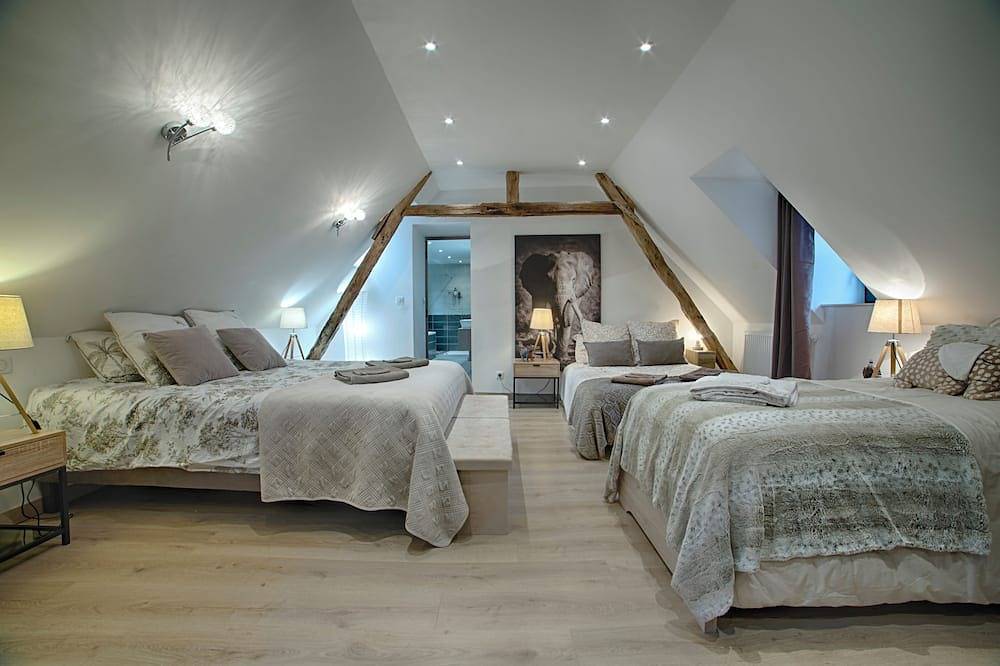 Ferme des Petites Oreilles :  Gîte 4 *, 90 animaux et 25,7 ha. Idéal familles in Montignac, Périgord Noir