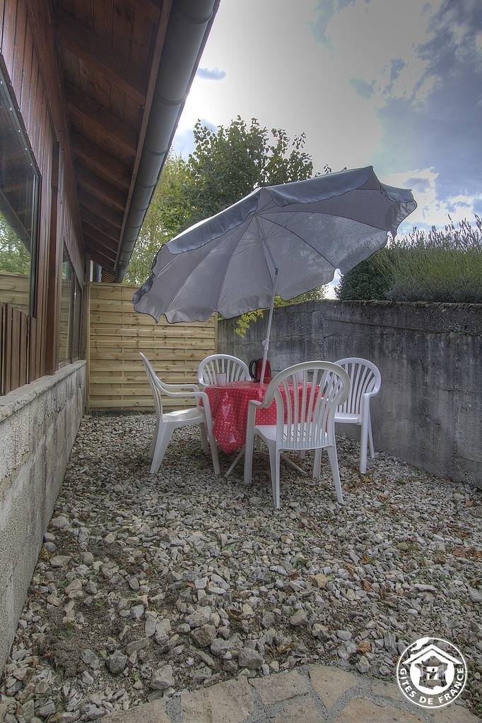 Ferienhaus mit Terrasse und Garten, Spaziergang nach Montanges in Montanges, Nantua