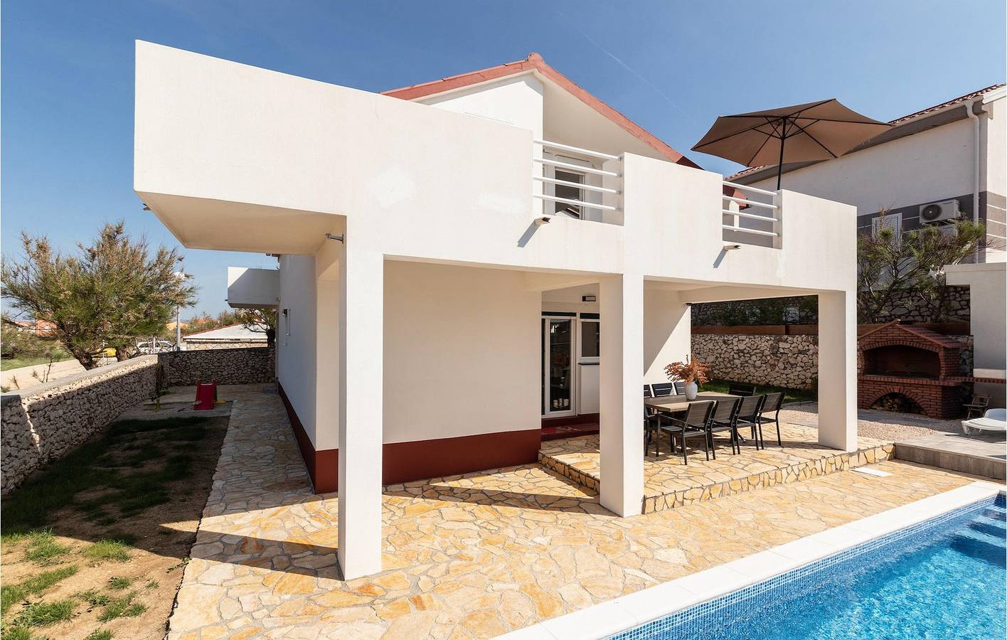 Gemütliche 2-Zimmer-Wohnung in der Nähe der Küste und des Stadtzentrums mit Pool und Parkplatz in Razanac, Zadar
