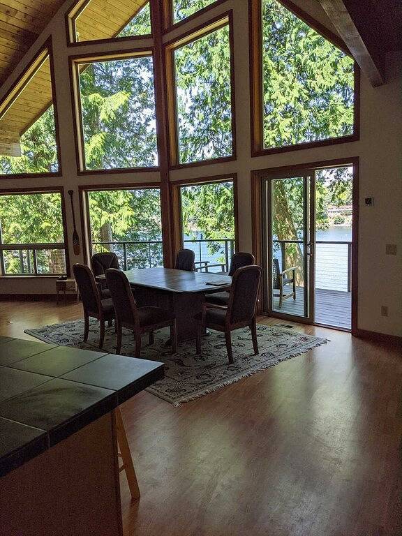 Vacation rental for 6 people, with balcony and pool in San Juan Island