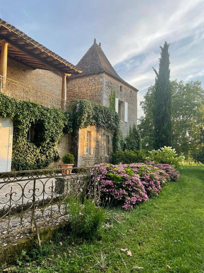 Lodge pour 2 personnes, avec jardin ainsi que vue et piscine, animaux acceptés