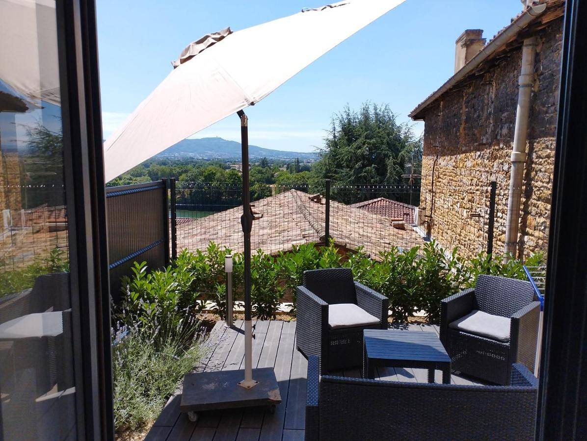 Appartement entier, Trévoux: loft ravissant avec terrasse in Trévoux, Ain